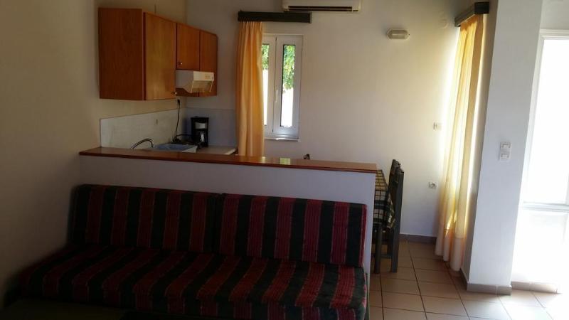 Theos Village Apartments Като-Даратсо Экстерьер фото